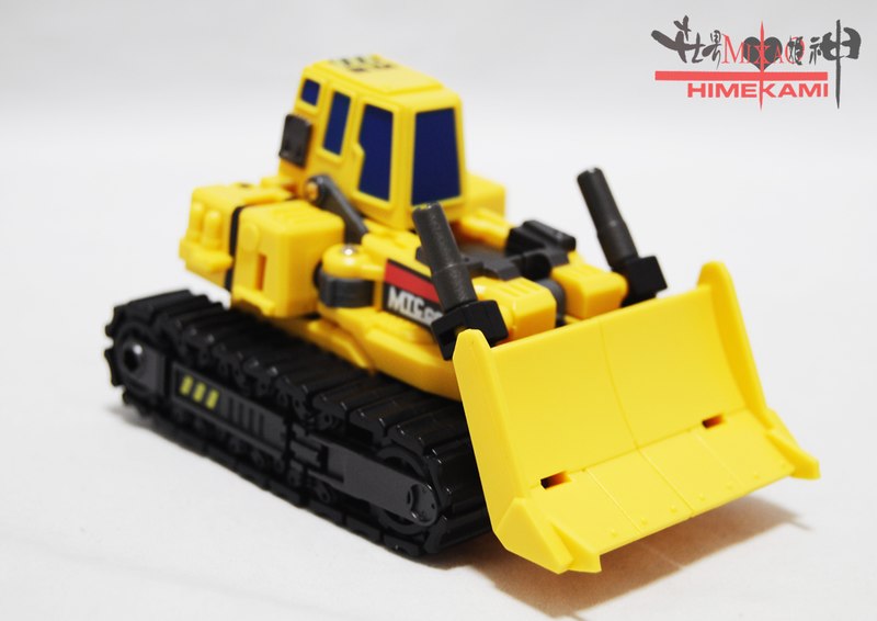 yellow bulldozer transformer